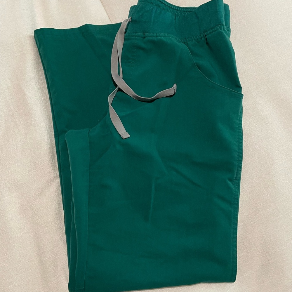 FIGS cargo scrub pant